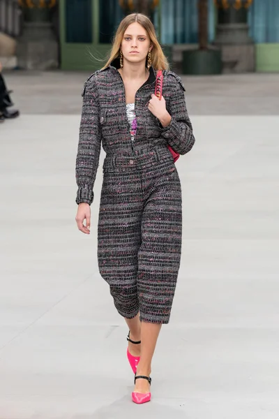 Look 25
